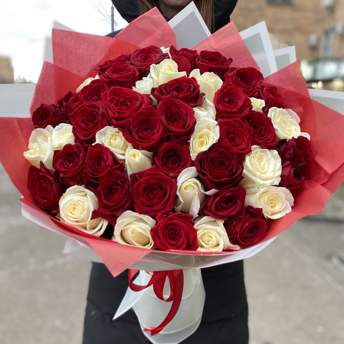 51 красно-белая роза 60 см